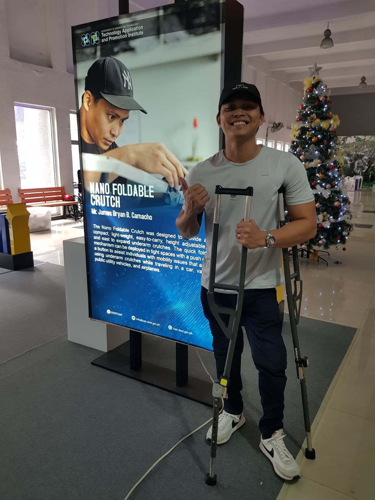 James Bryan Camacho with the NANO foldable crutch at the DOST-TAPI showcase